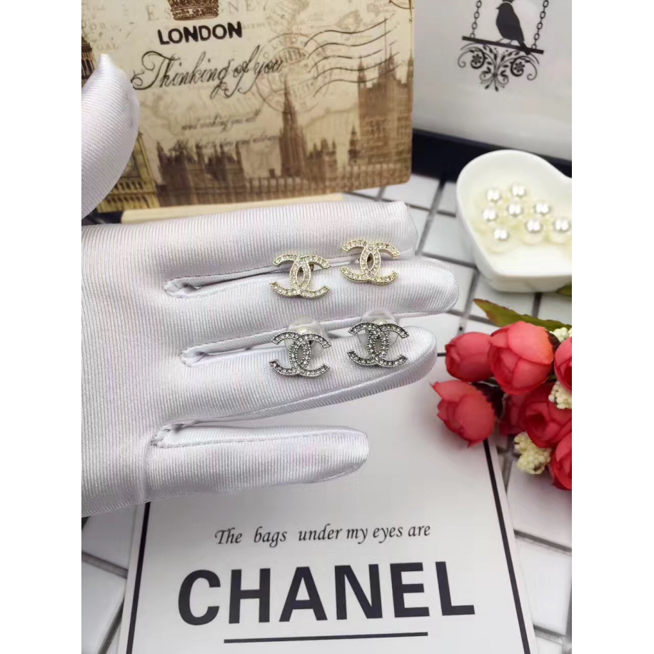 Белый Серьги Chanel белый маленький значок