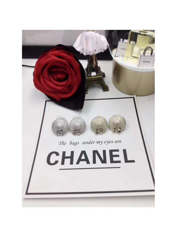 Белые Серьги Chanel шляпка белая