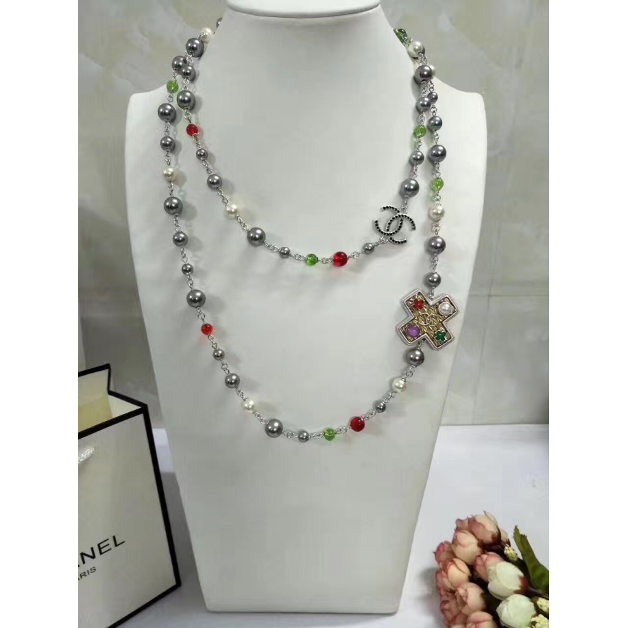 Серое Колье Chanel серо - белые жемчужины крестики нолики