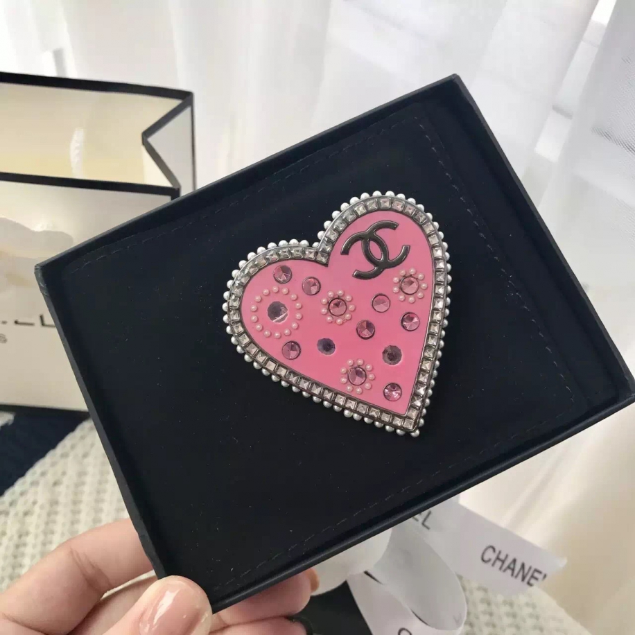Розовая Брошка Chanel розовое сердце