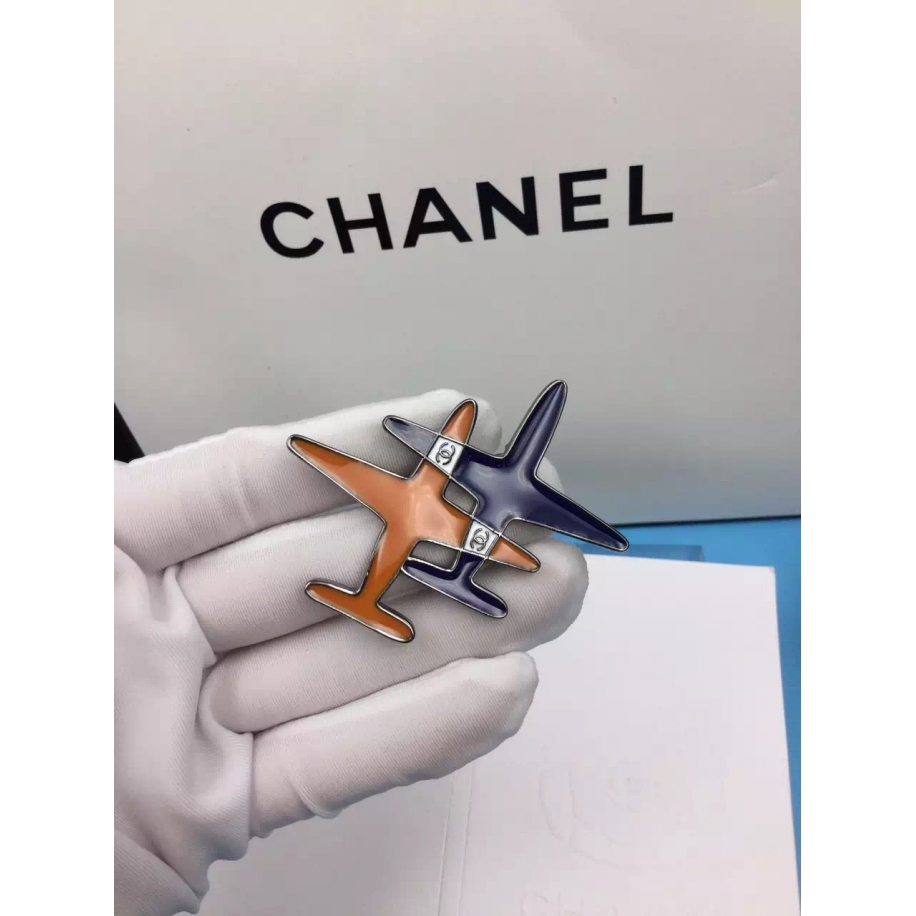 Белая Брошка Chanel самолеты эмаль сине - оранжевые