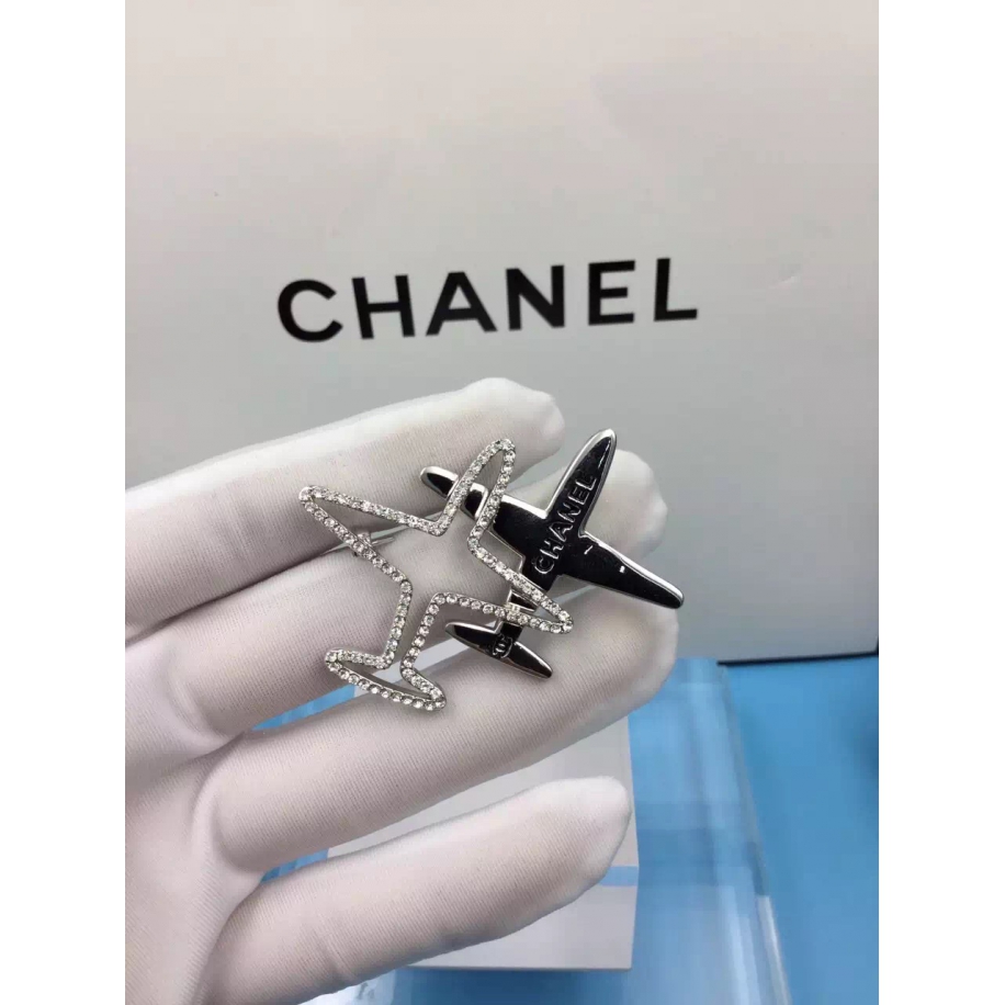 Белая Брошка Chanel белые самолеты камни