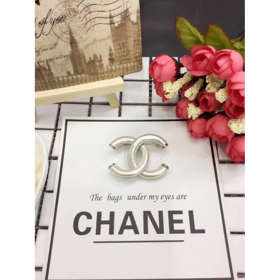 Белая Брошка Chanel значок белый перламутровый матовый