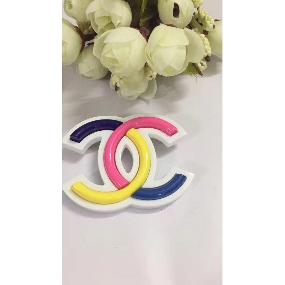Разноцветная Брошка Chanel разноцветный значок chanel