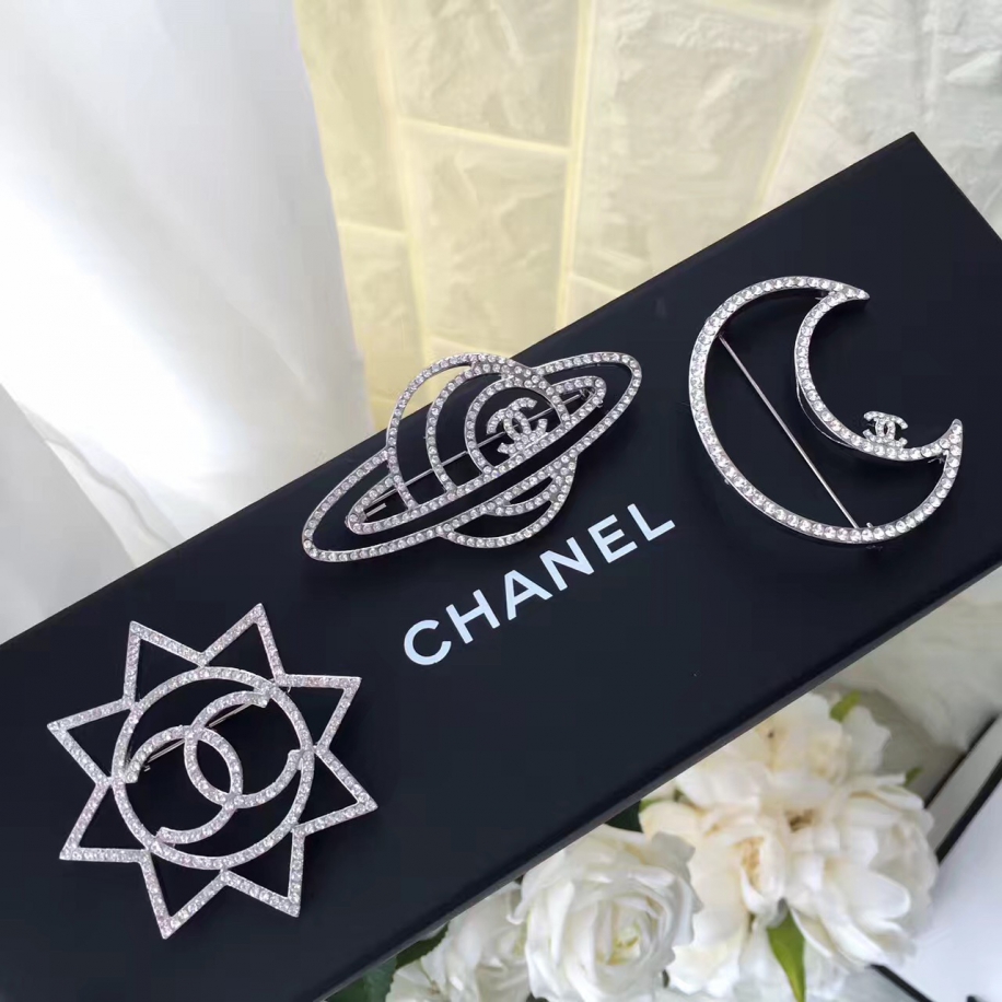 Белая Брошка Chanel белый месяц