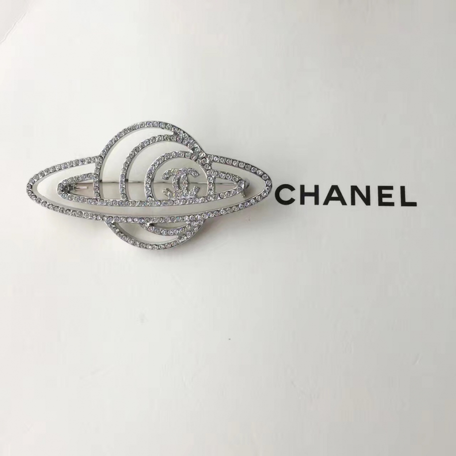 Белая Брошка Chanel белая планета