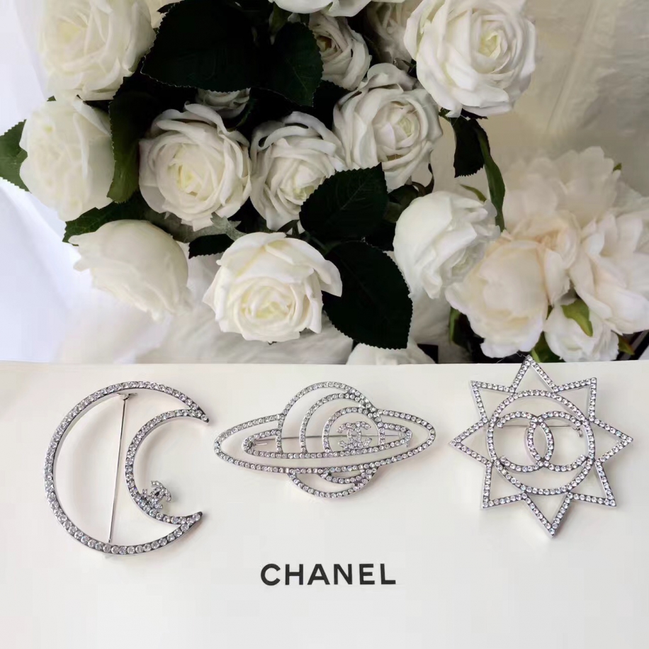 Белая Брошка Chanel белая звезда