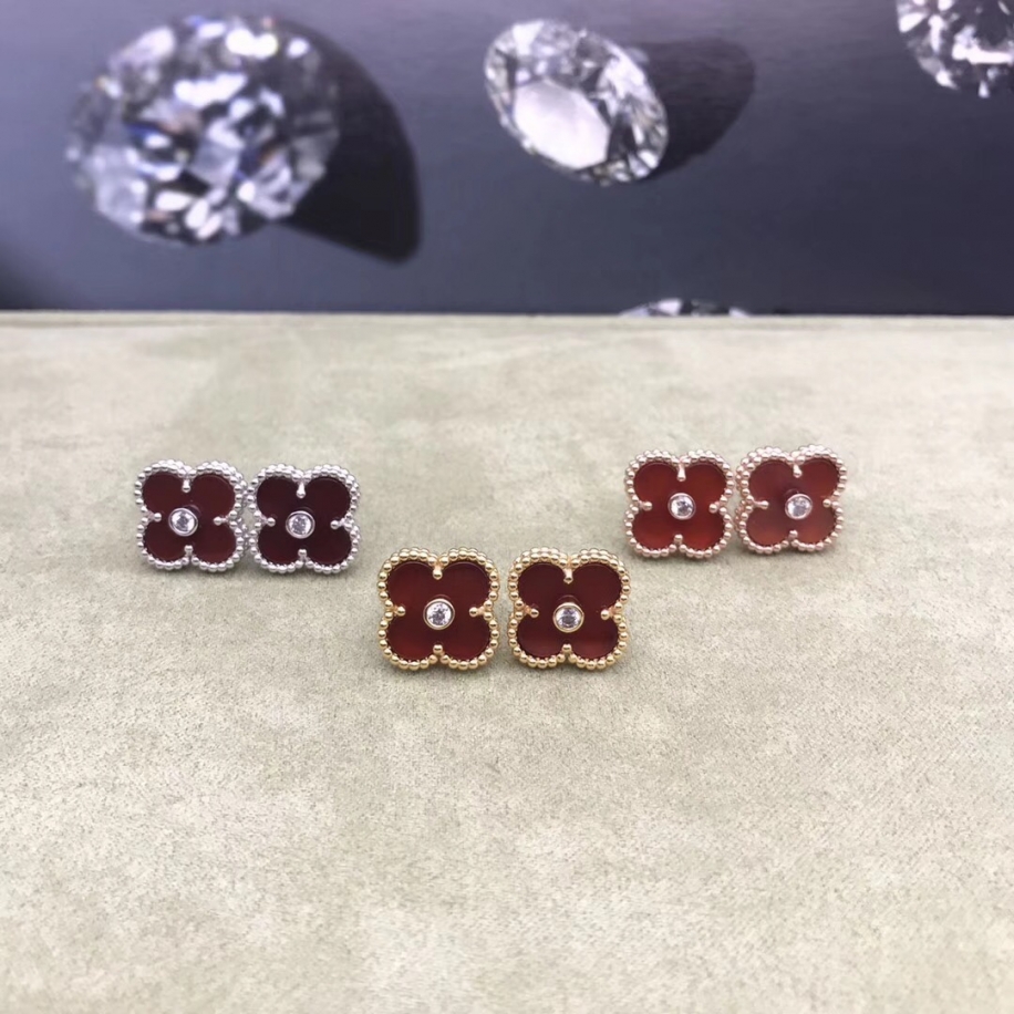 Красные Серьги Van Cleef & Arpels камушек в белом