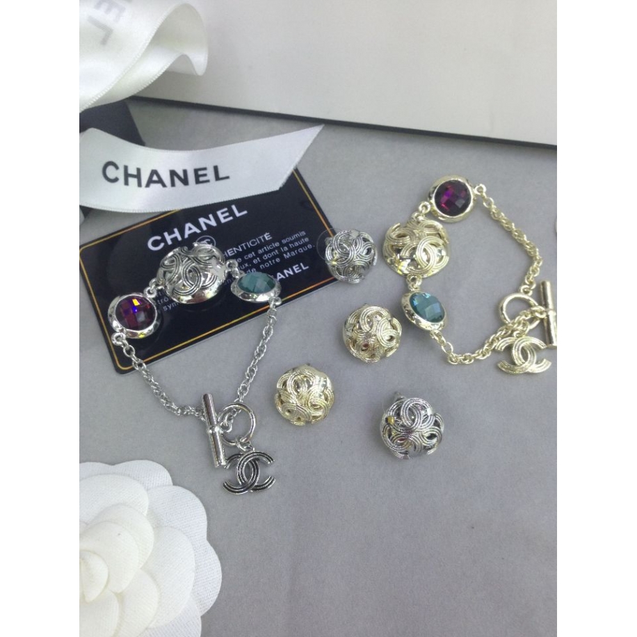 Белый браслет Chanel разноцветные камни
