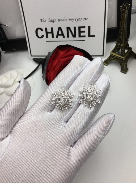 Белые Серьги Chanel белые снежинки камни