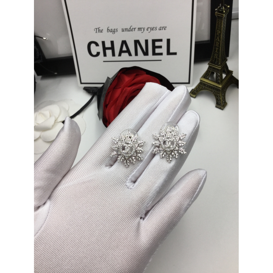 Белые Серьги Chanel белые снежинки камни
