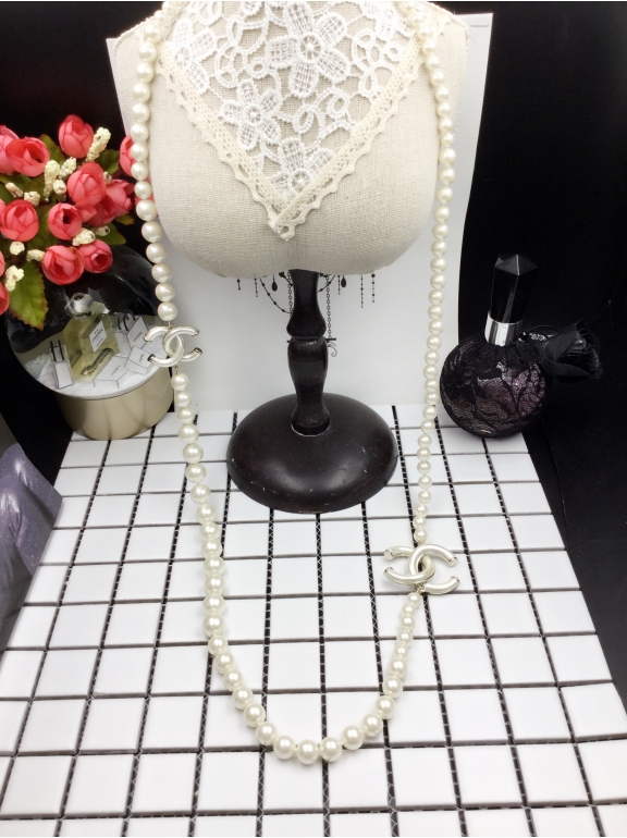 Колье Chanel Белые Жемчужинки Белые Матовые Значки
