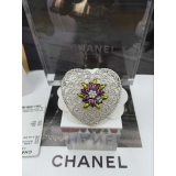 Белая брошка Chanel камни эмаль