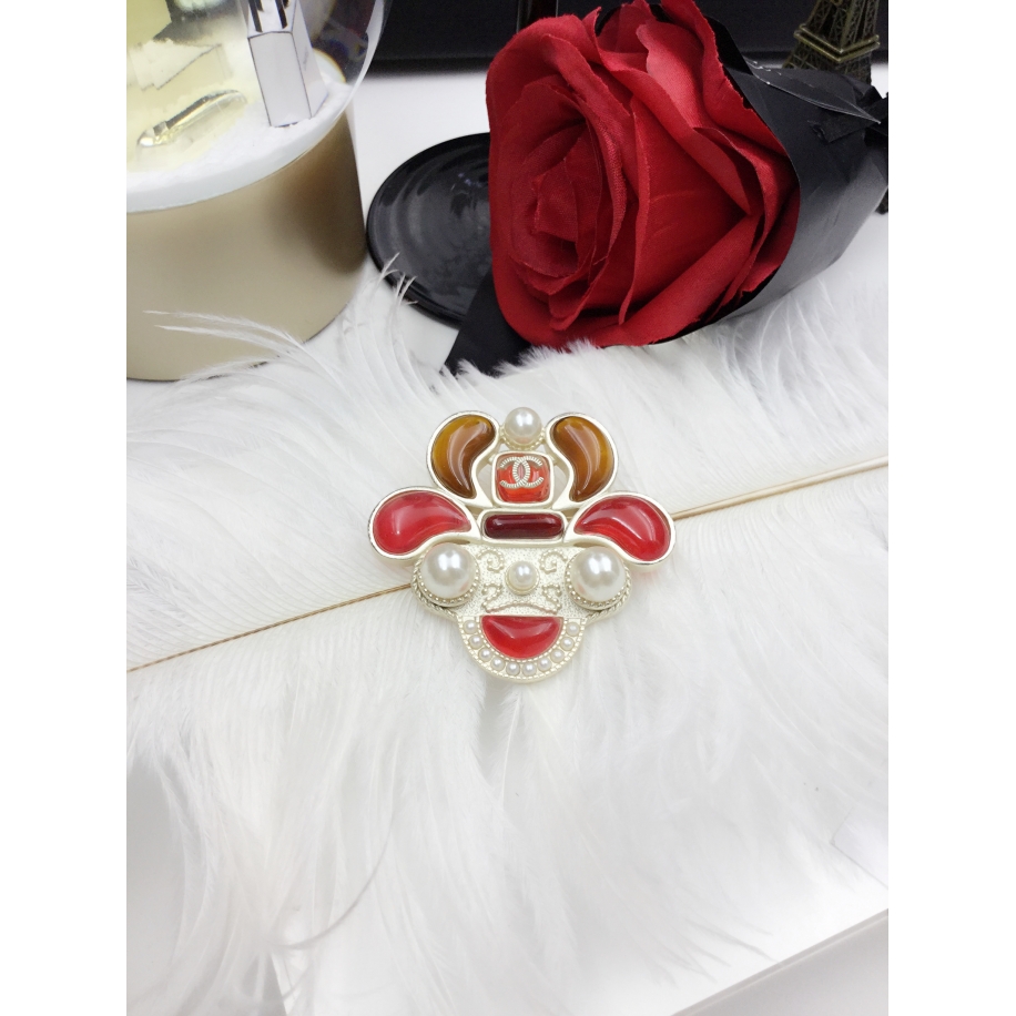 Золотая Брошка Chanel коровка золотая камни