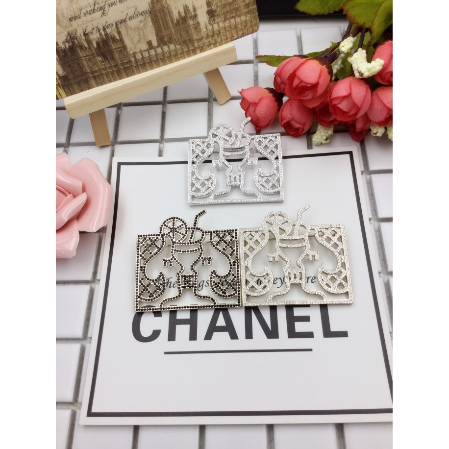 Золотая Брошка Chanel 