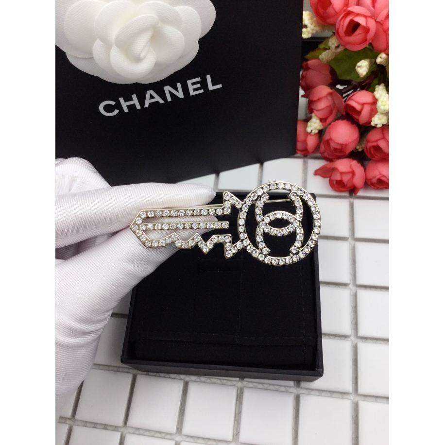 Золотая брошка Chanel ключ