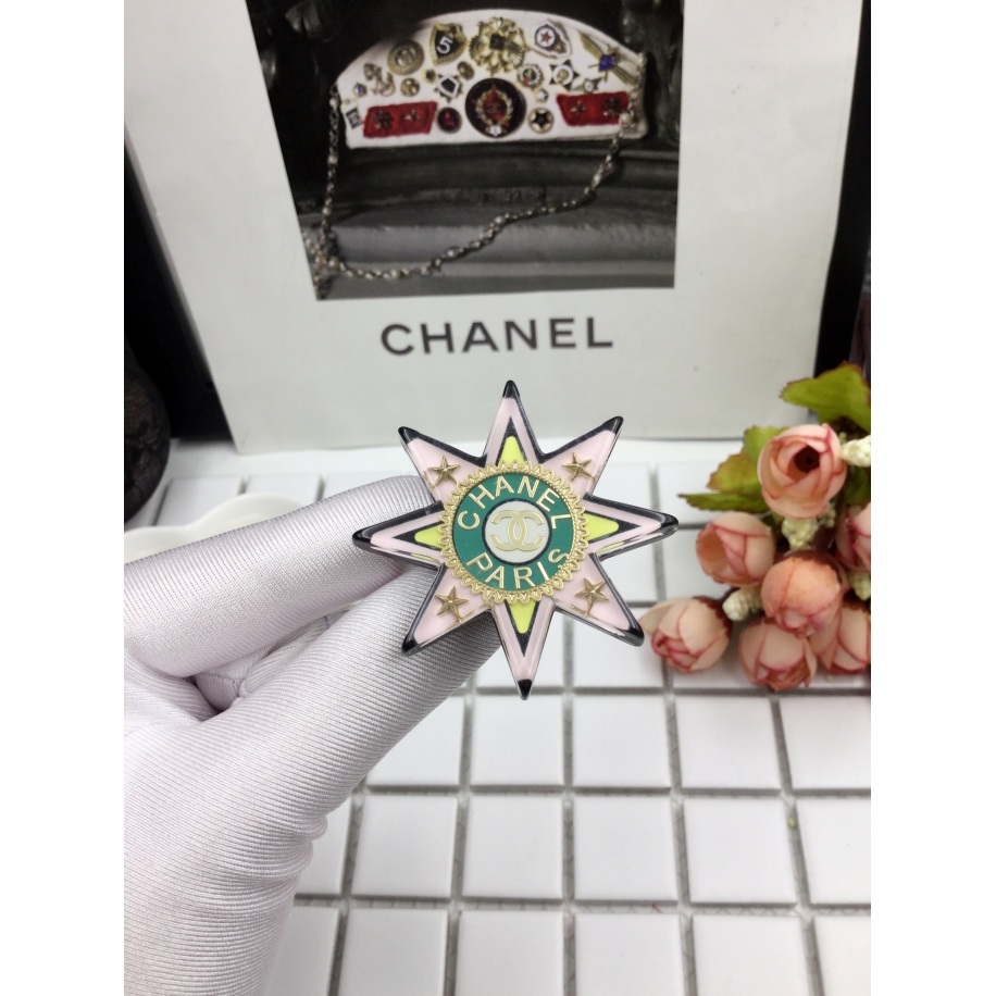 Разноцветная брошка Chanel звезда