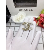 Золотая брошка Chanel