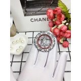 Черная брошка Chanel круг красные камни 