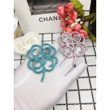 Розовая брошка Chanel клевер 