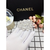 Золотая брошка Chanel разноцветные камни 