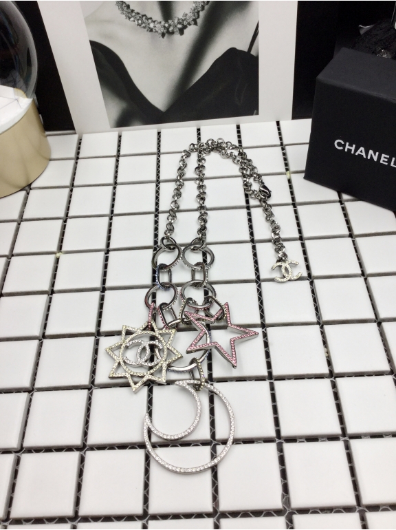 Колье Chanel белое короткое звезды - месяц разноцветные камни