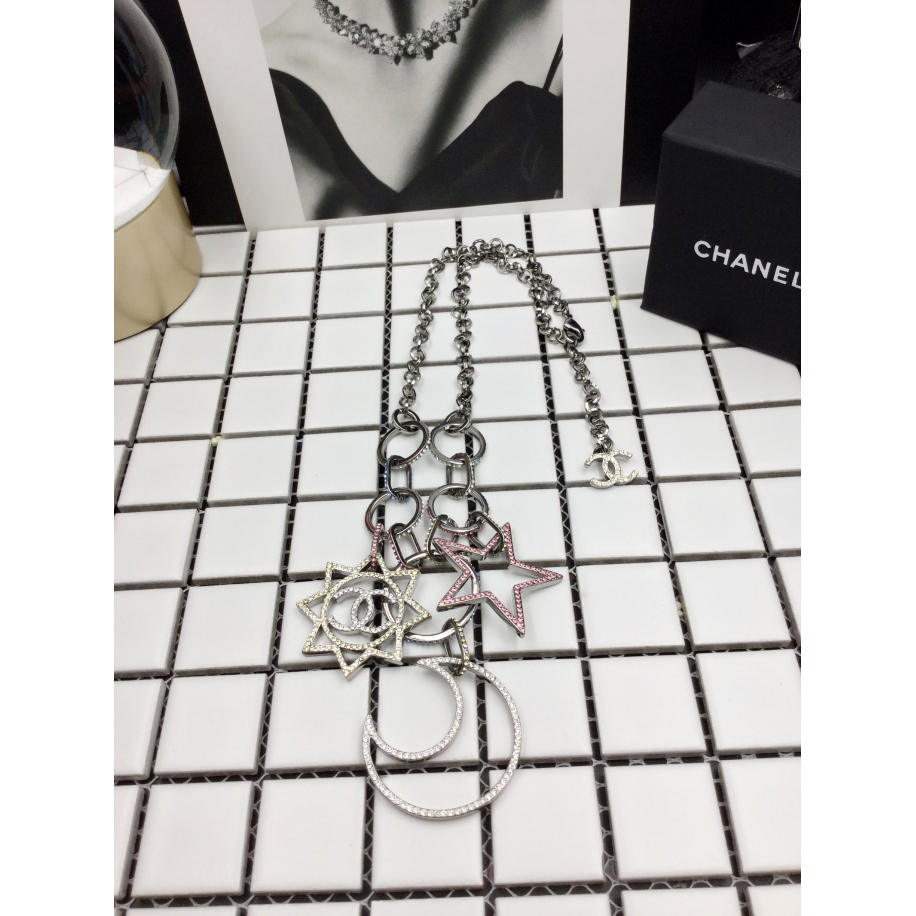 Колье Chanel белое короткое звезды - месяц разноцветные камни