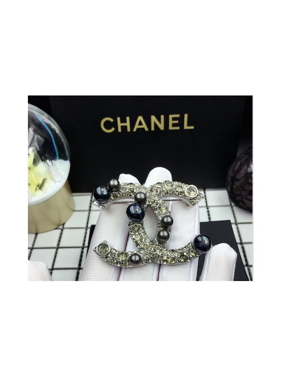 Серая Брошка Chanel серые жемчужинки камни
