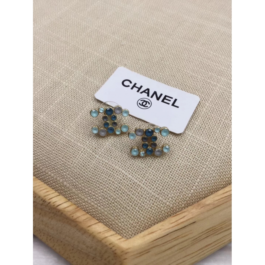Золотые серьги Chanel значок голубые камни 