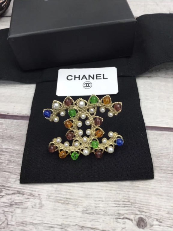 Золотая Брошка Chanel жемчужинки разноцветные камни 