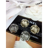 Белые серьги Chanel