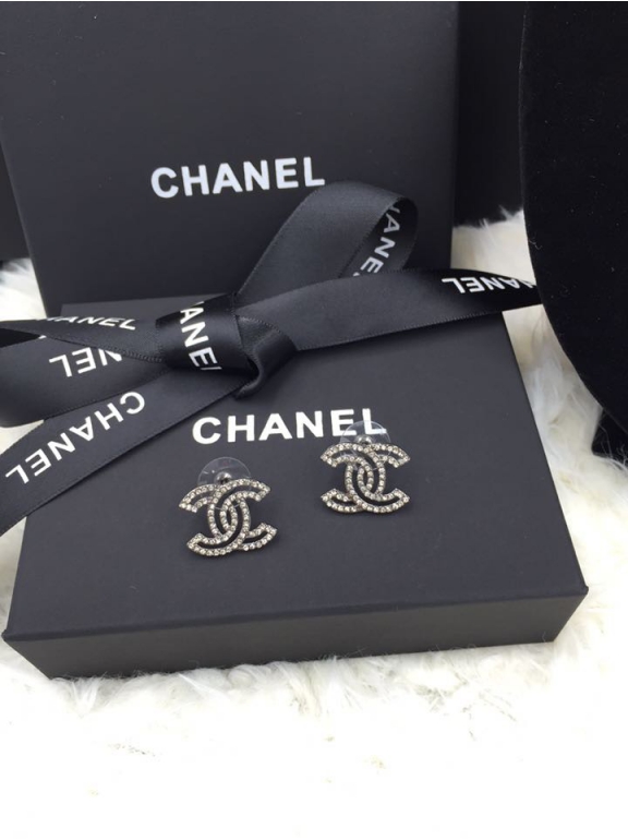 Черные серьги Chanel камни