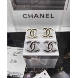Белые серьги Chanel камни