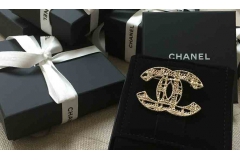 Как и где хранить броши Chanel?